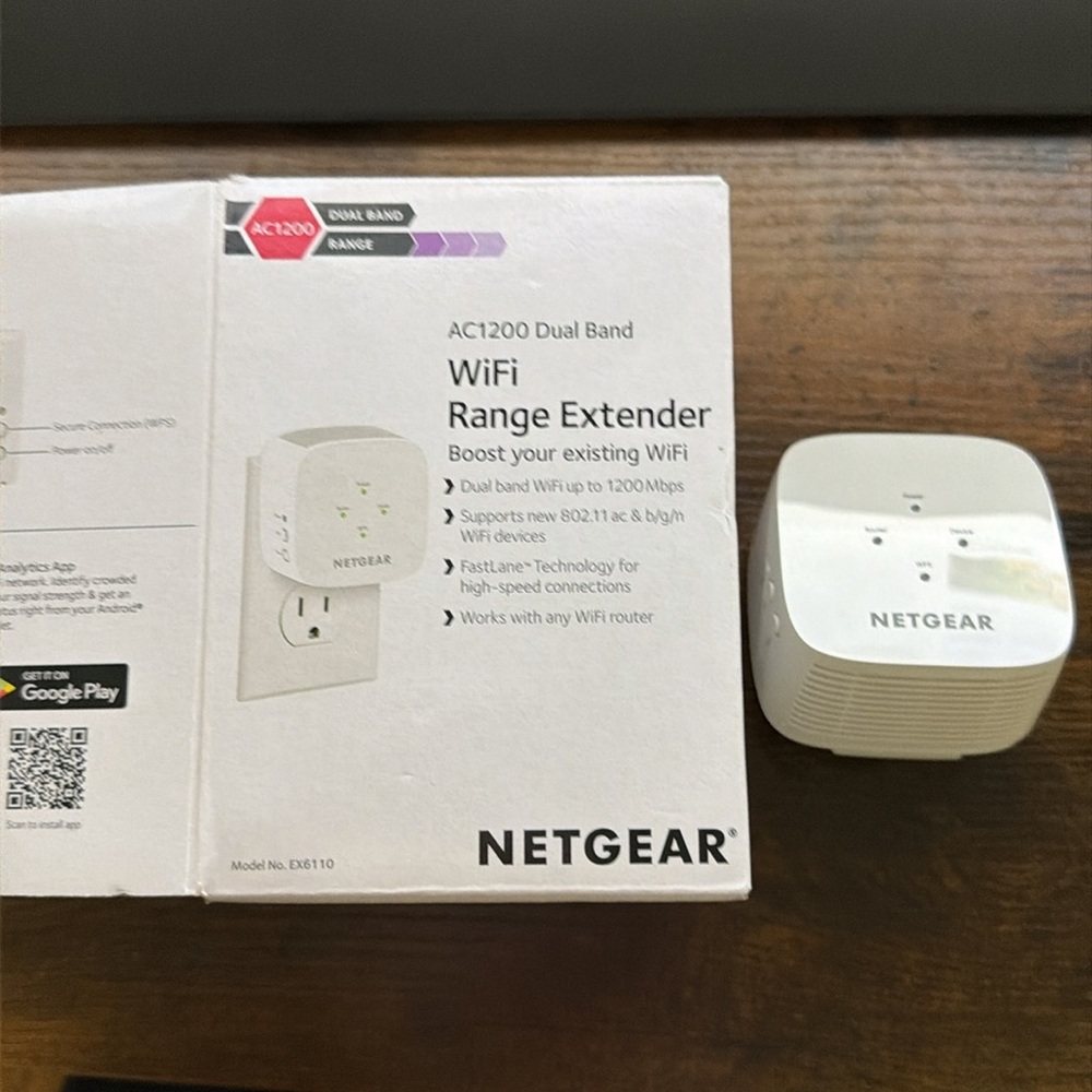 NETGEAR AC1200 WiFi Range Extender (EX 6110)
